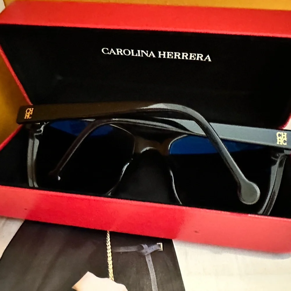 Carolina Herrera Sunglasses - Picture 7 of 8